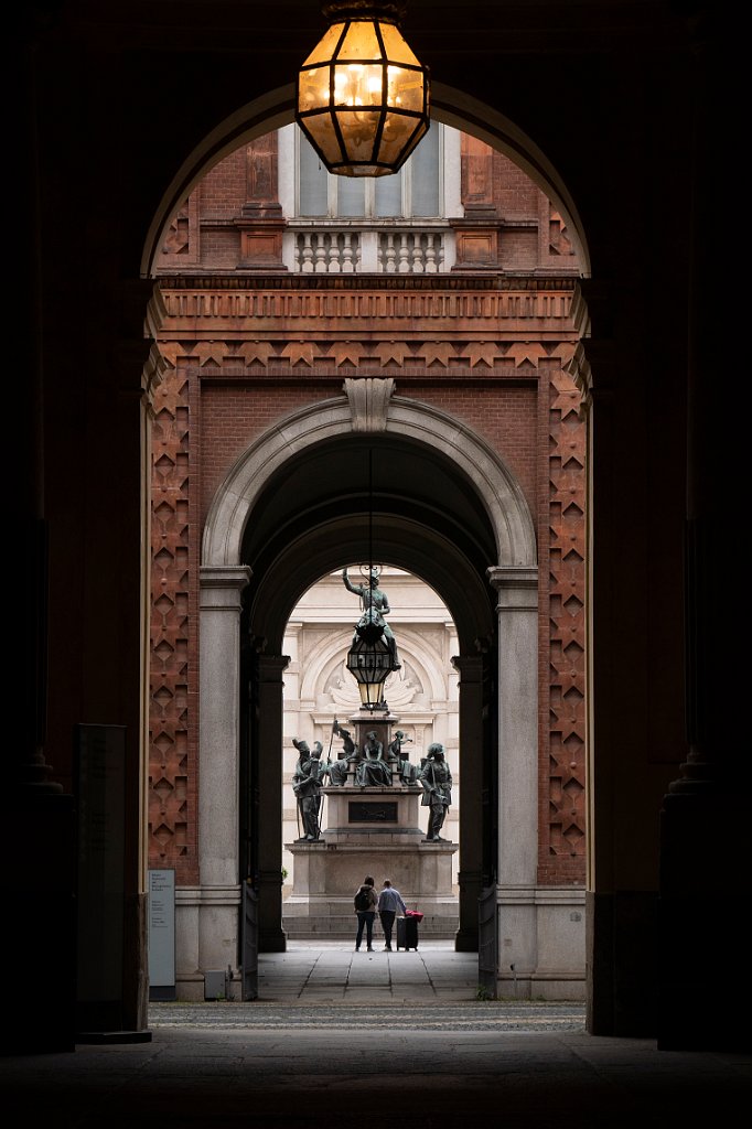 VARACALLI FRANCESCO-TEMA A- TURISTI A TORINO.jpg